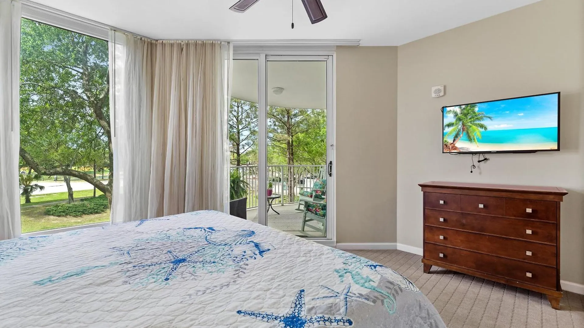 5 Star 2br 2 Bath King Shuttle Pools Across From 2208 Holiday home *