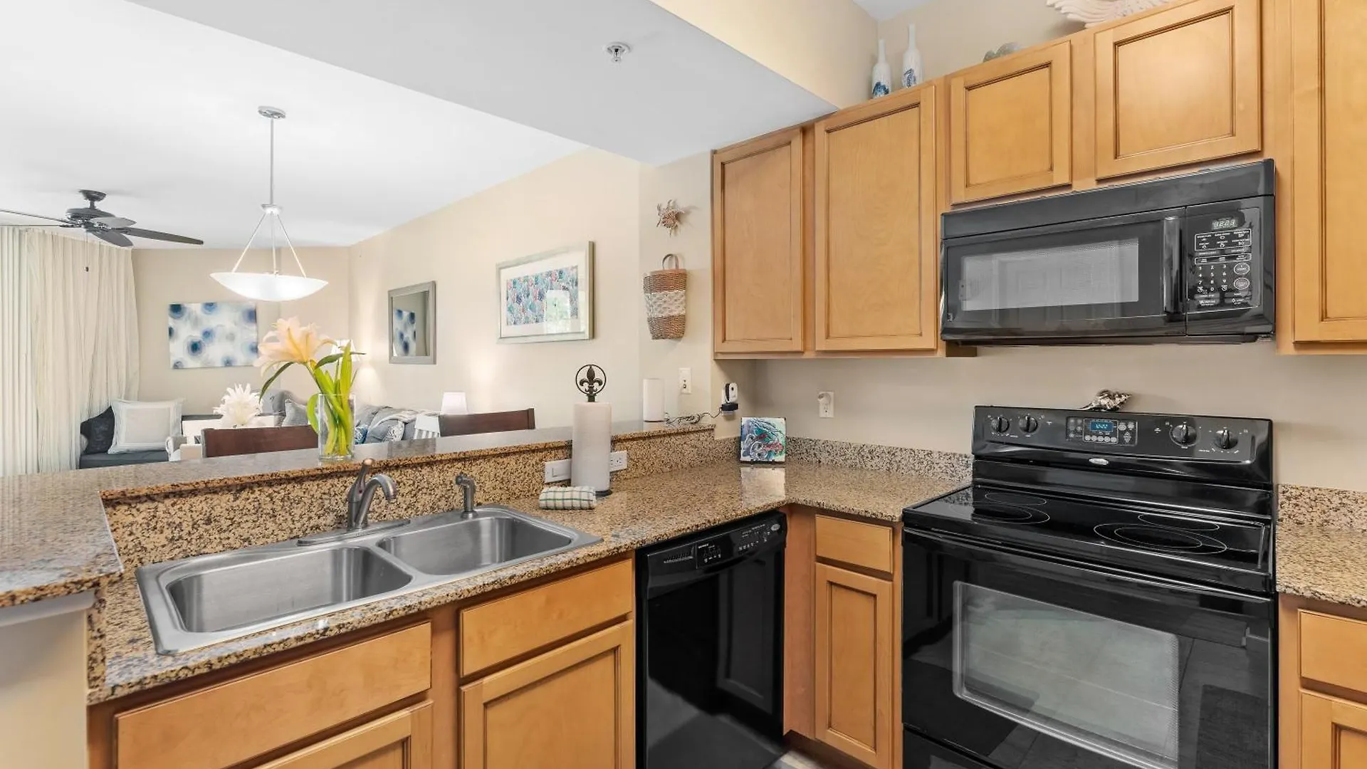 5 Star 2br 2 Bath King Shuttle Pools Across From 2208 Holiday home