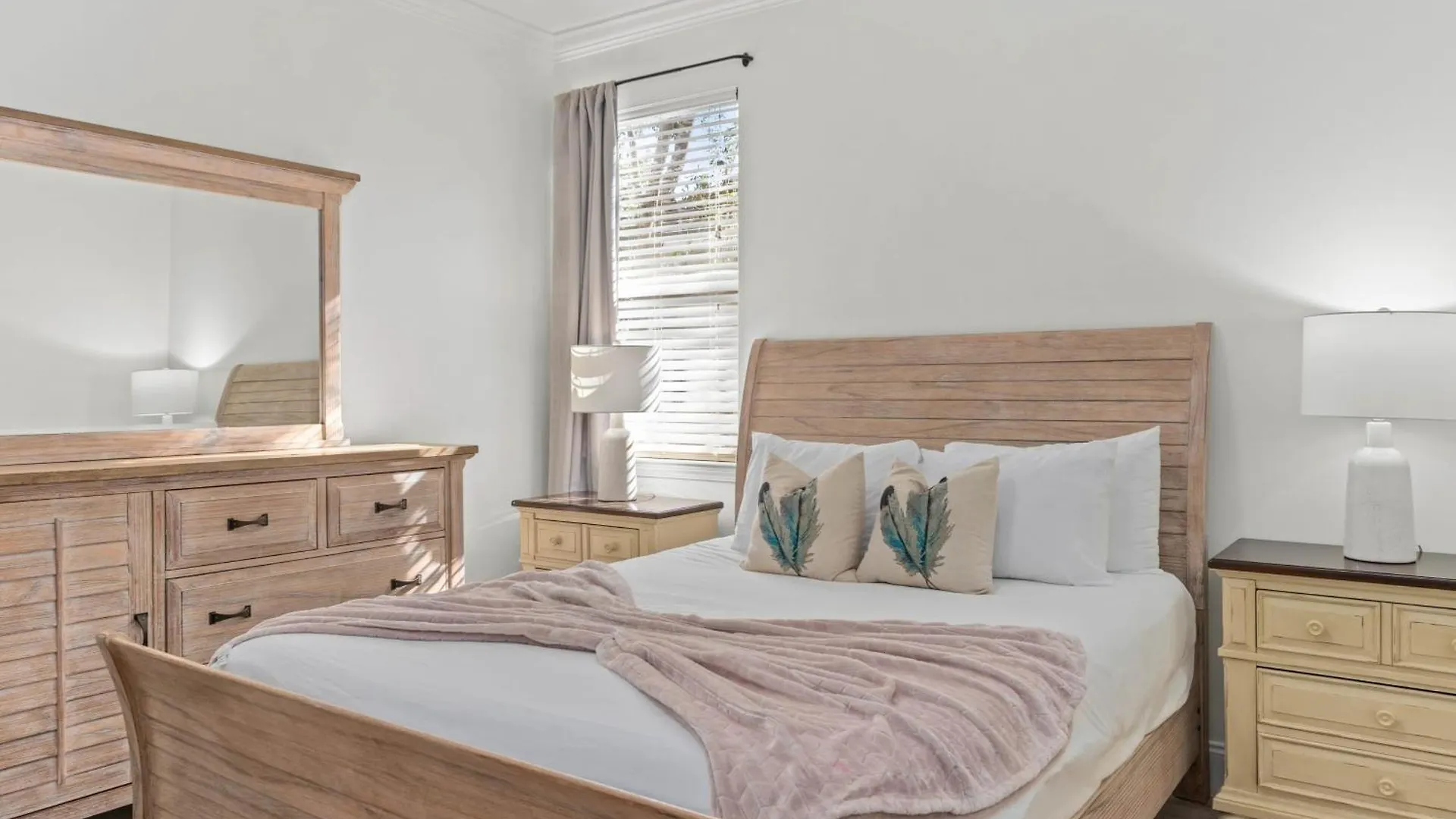 Coral By Avantstay Gorgeous Three Story W Two Balconies Holiday home *