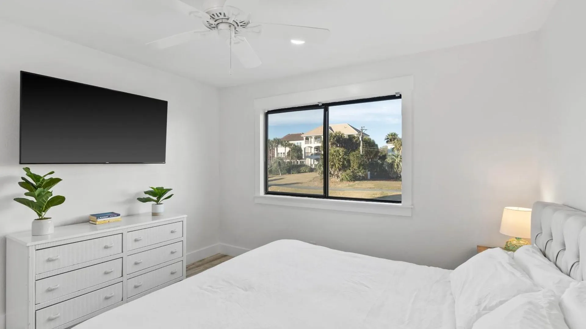 Holiday home Destiny On The By Avantstay Direct Access Bbq On Large Ocean Facing Patio *