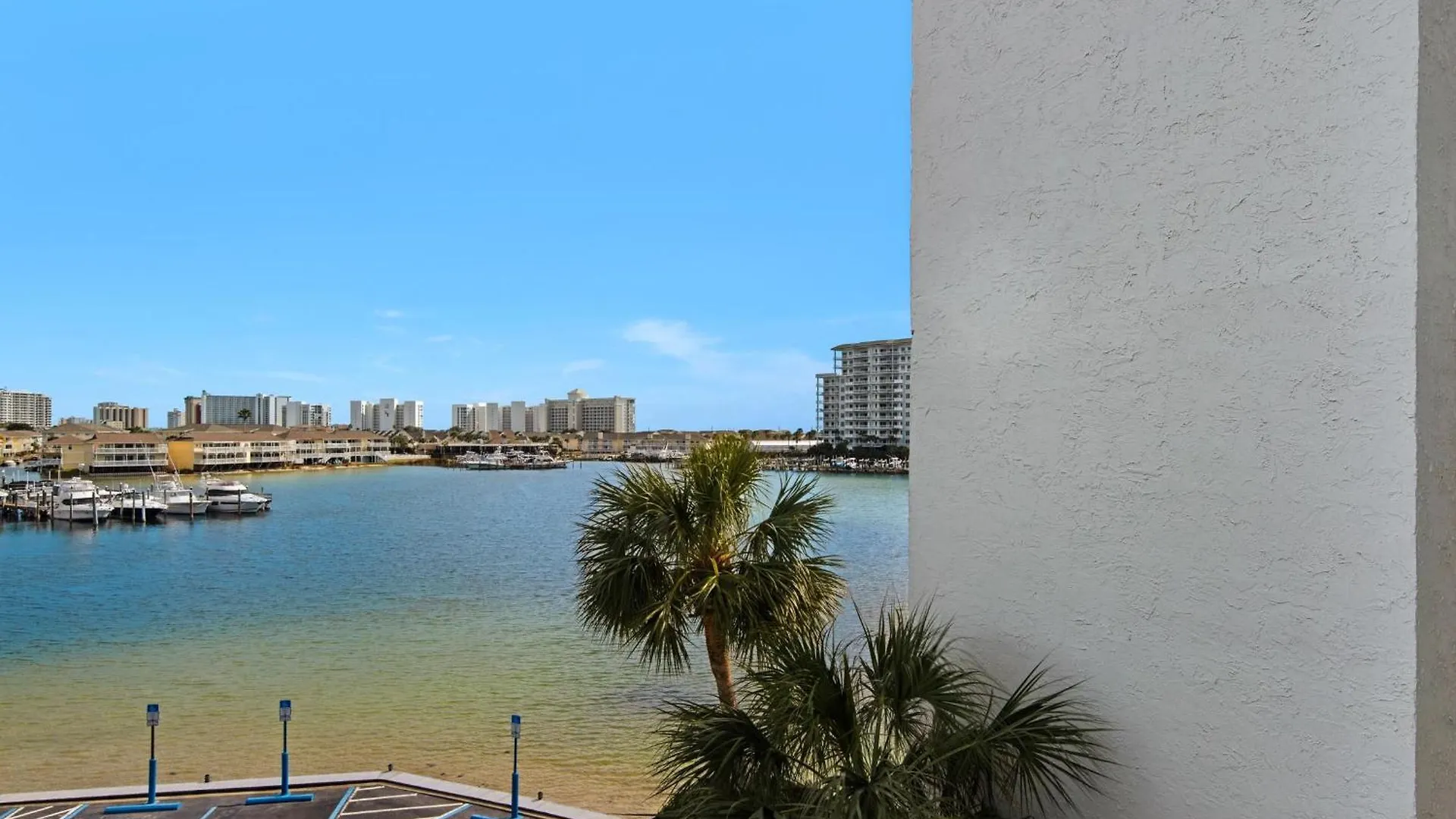 Dolphin Point #401c *