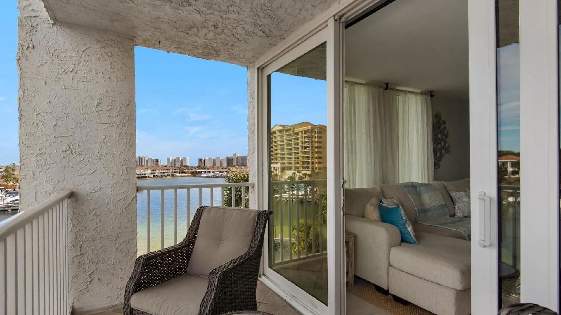 Dolphin Point #401c