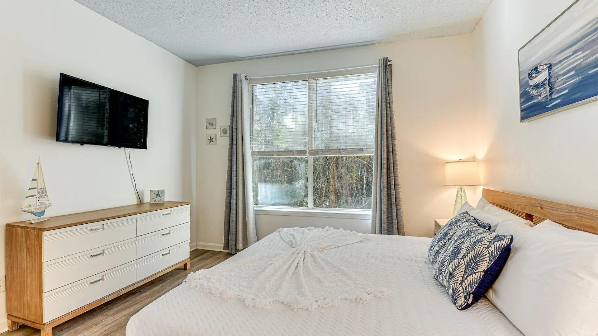 Community Outdoor Pool Miramar Condo! *