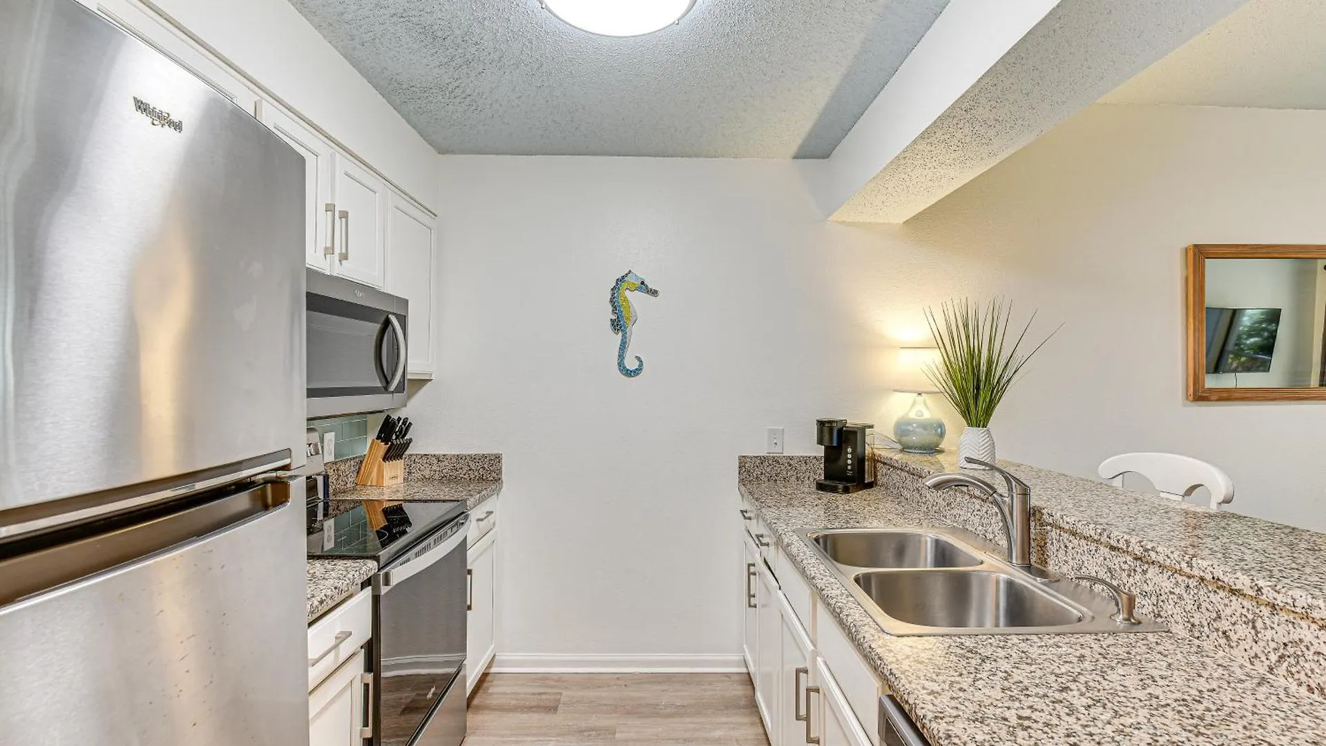 Community Outdoor Pool Miramar Condo! Apartment