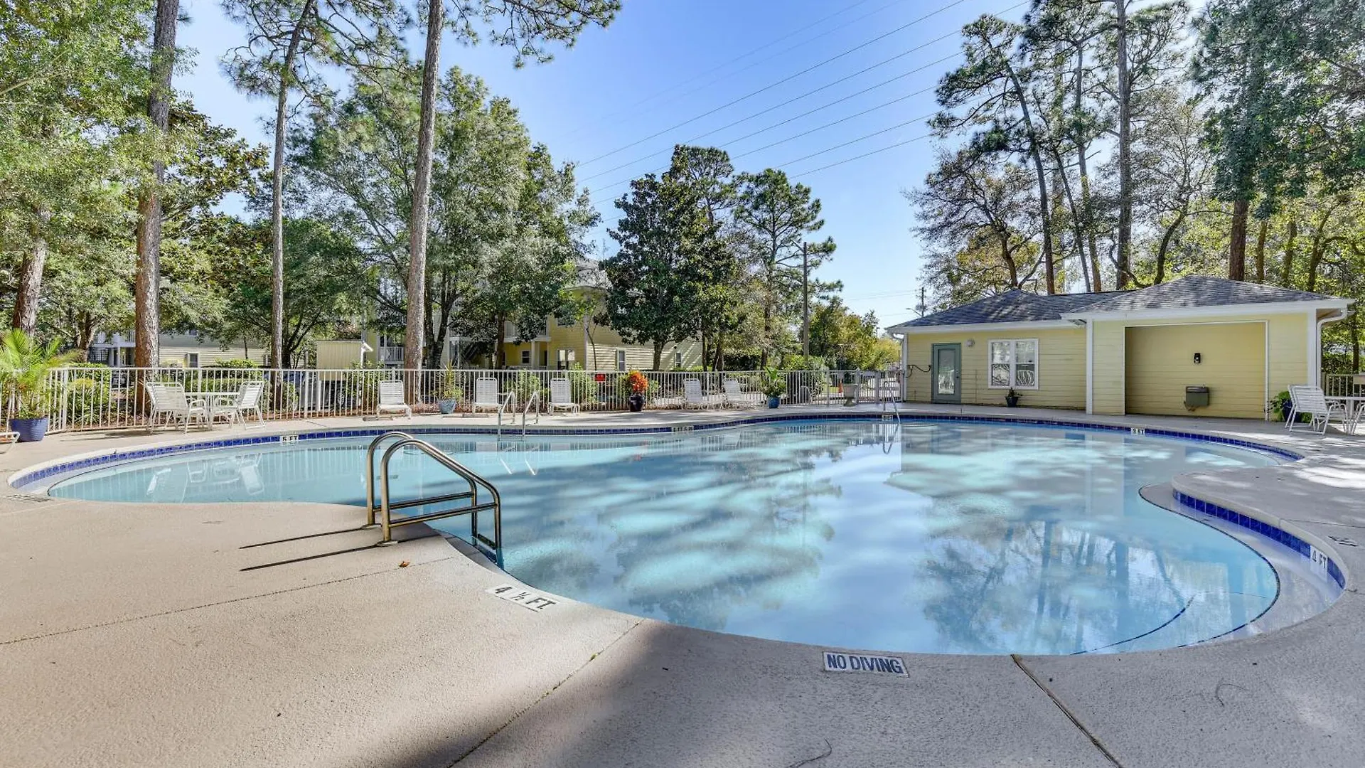 Community Outdoor Pool Miramar Condo! *