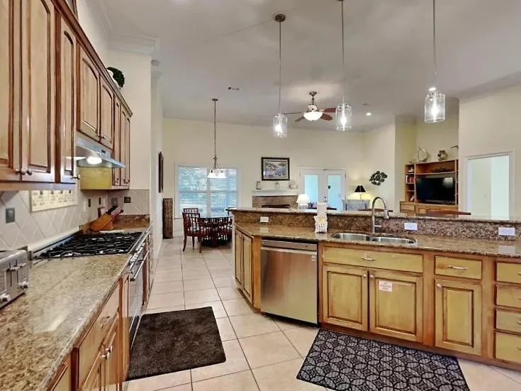 Beauty 4 Bed 3 Bath 5 Min Walk To In Gated Community Destin