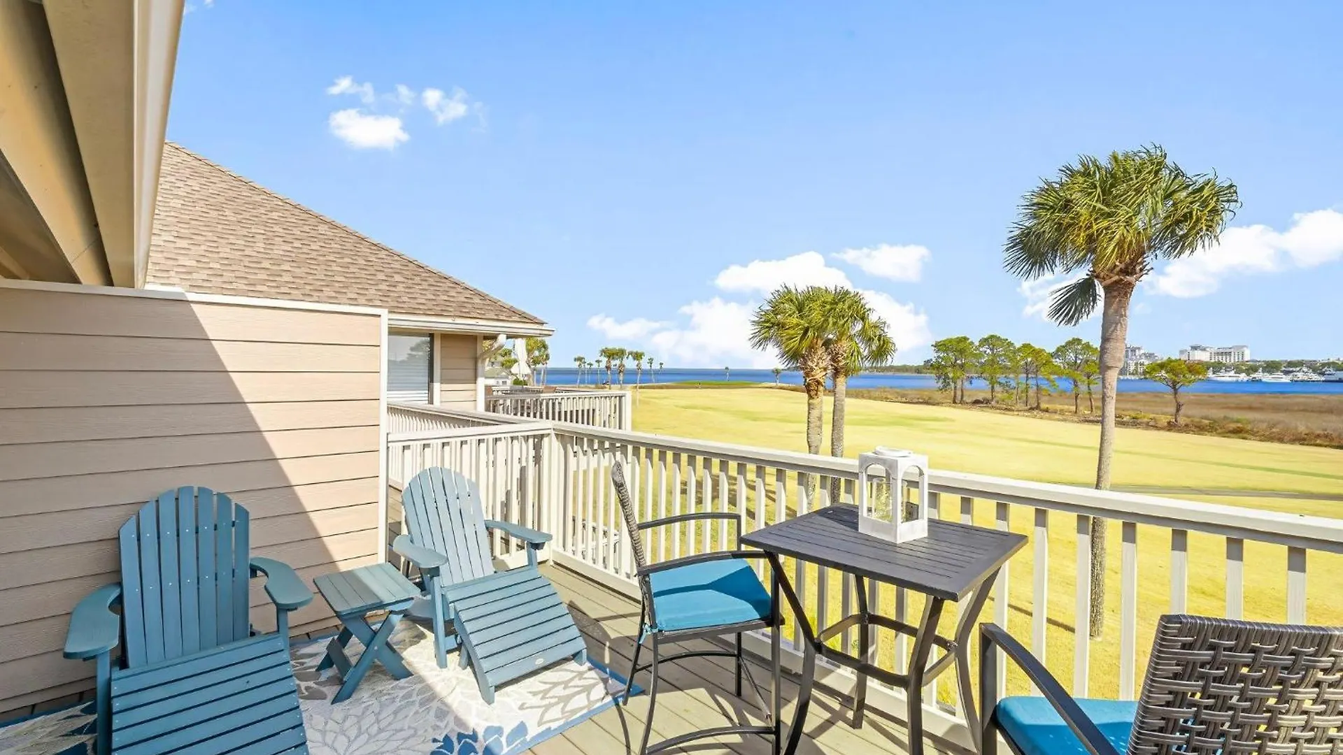 823 Harbour Point *