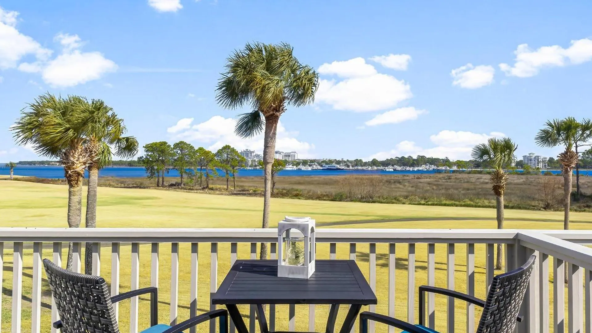 823 Harbour Point