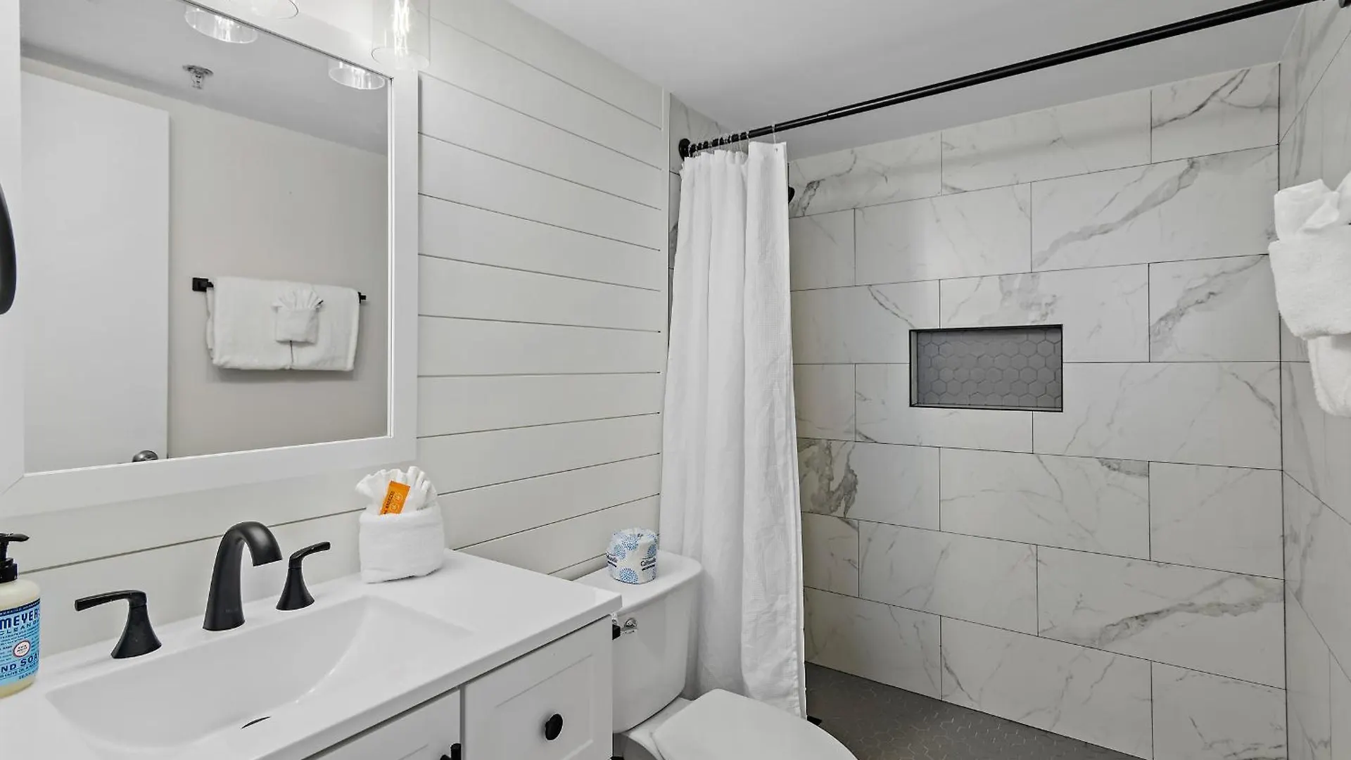 Magnolia House 502 At Pointe Apartment *