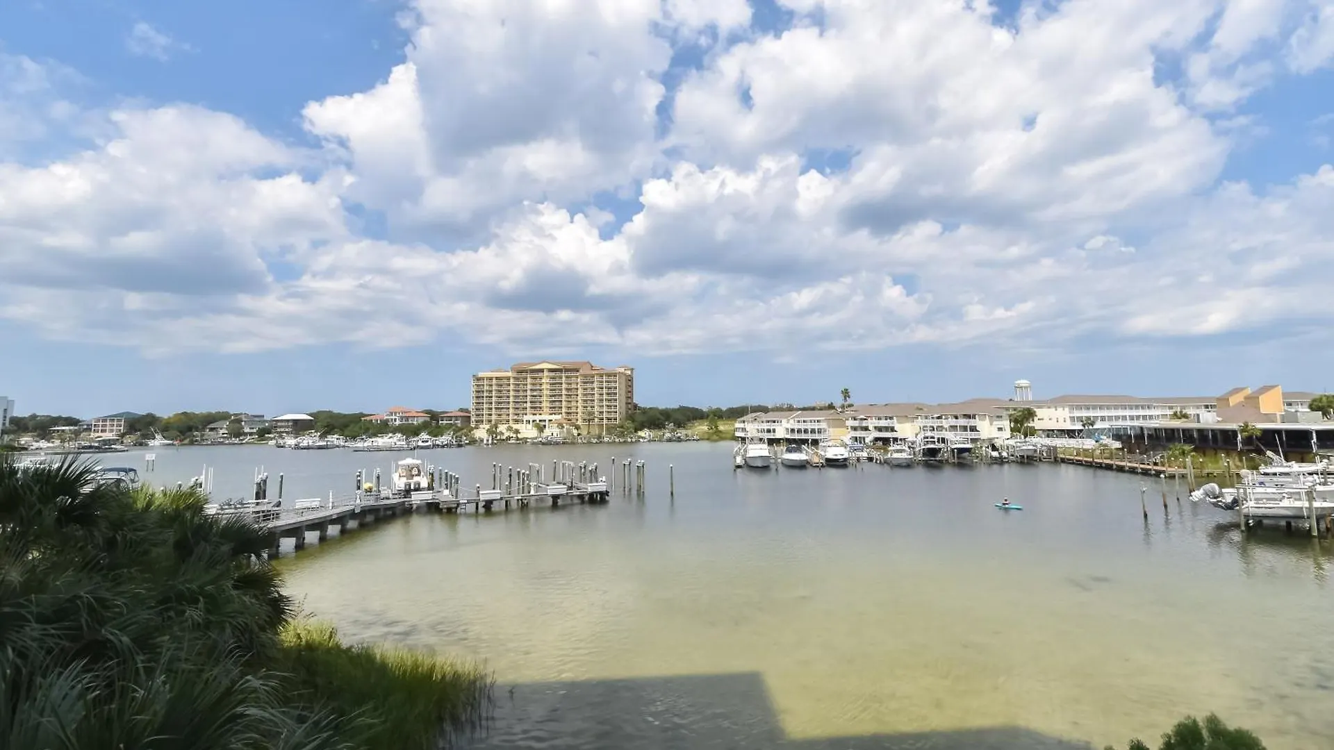 Apartment Harbor Landing 104a Destin