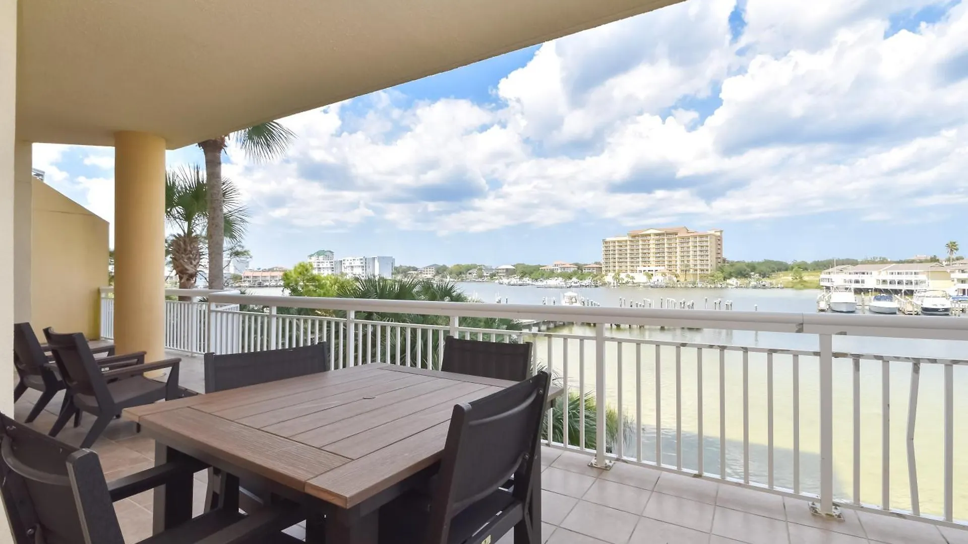 Harbor Landing 104a *