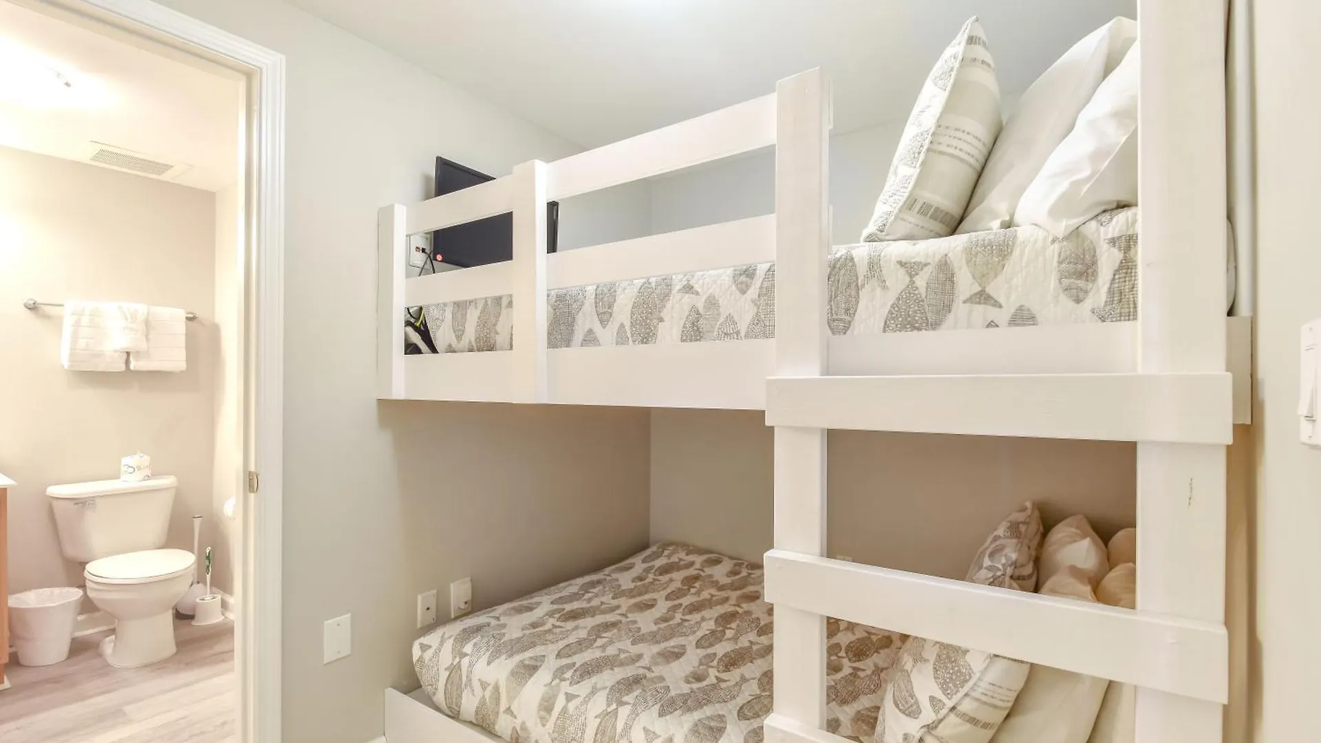 The Palms Of 2403 Junior Apartment