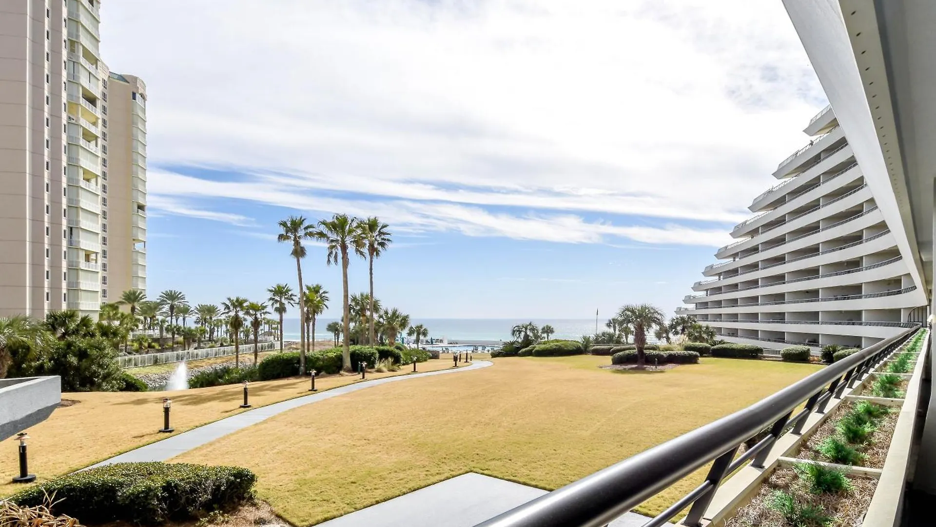 Edgewater 301 *