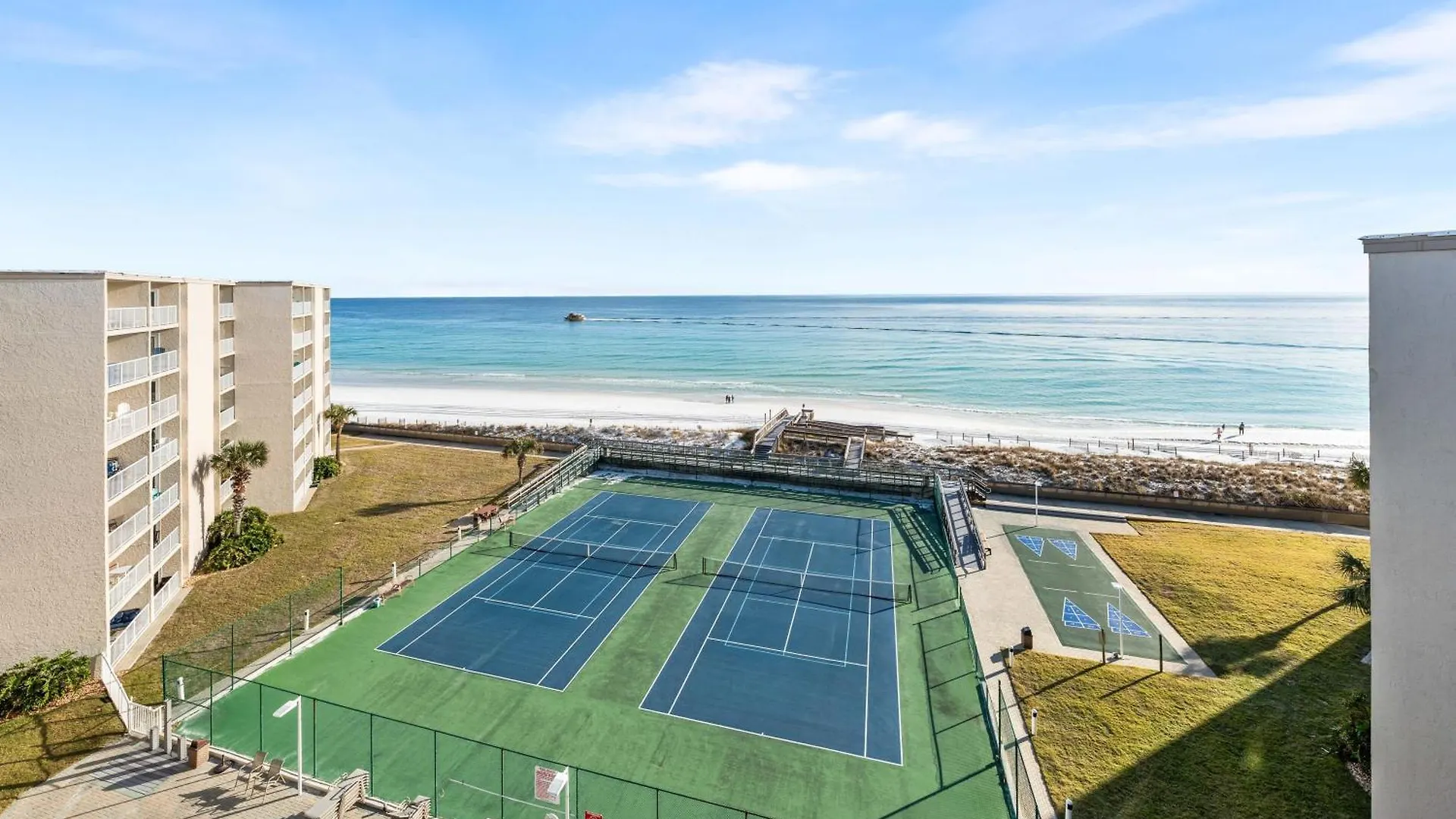 Surf And Racquet Unit 709