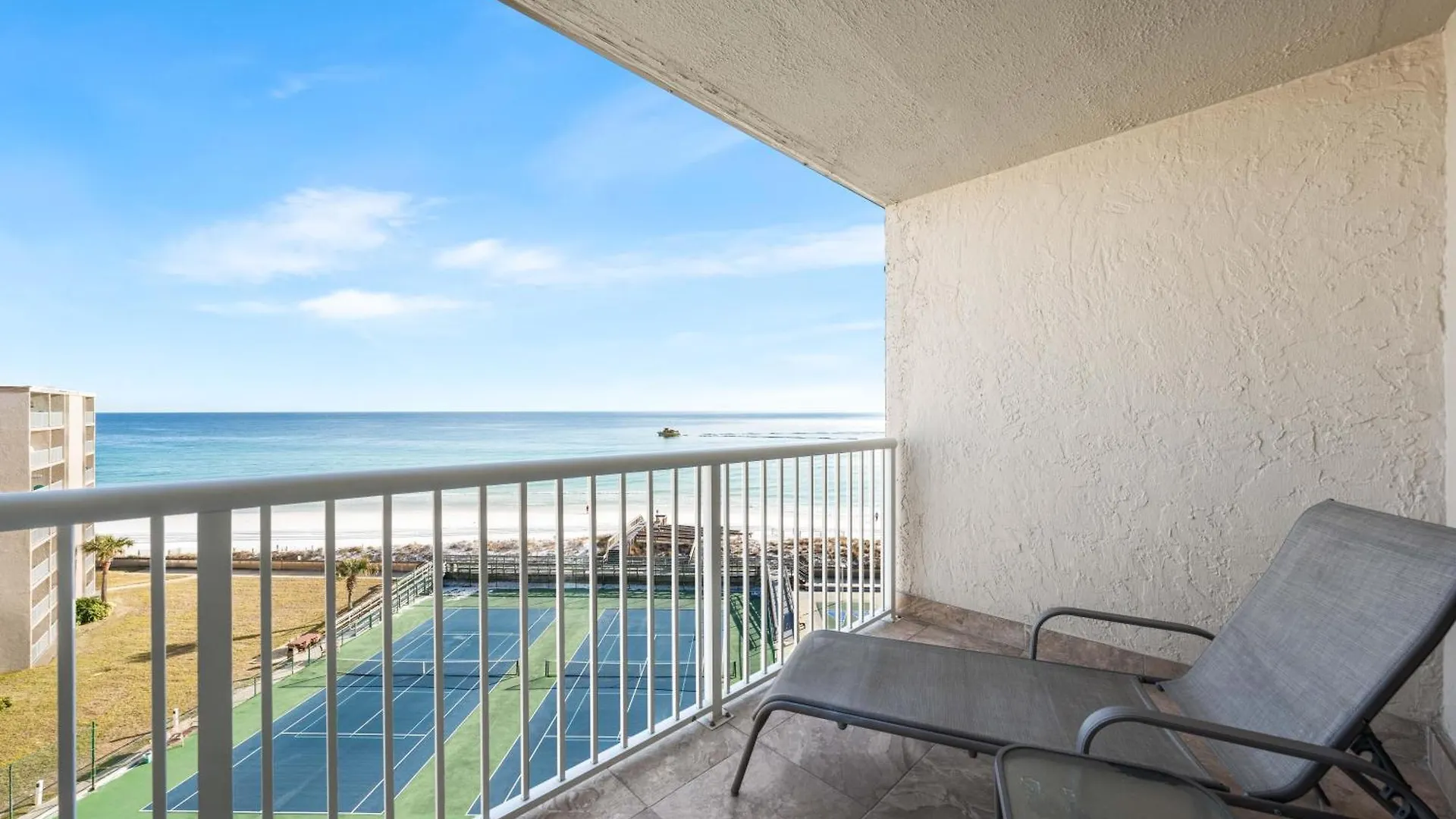 Surf And Racquet Unit 709 * Destin