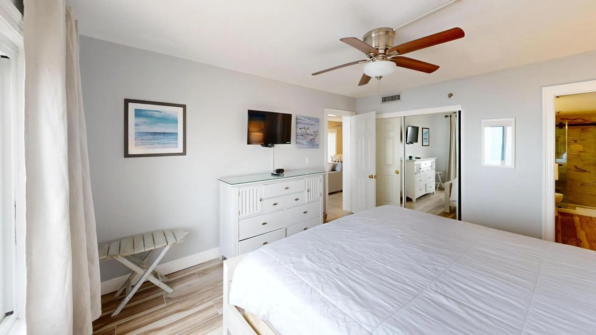 On The Gulf 407-by Isle Apartment *
