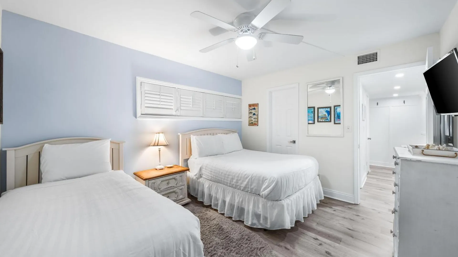 Surf And Racquet Unit 212