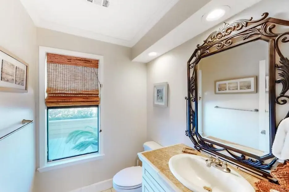 Reef # 4 Gorgeous Beachfront Townhome Sleeps 8 * Destin