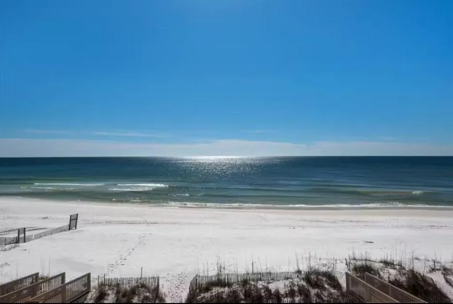 Reef # 4 Gorgeous Beachfront Townhome Sleeps 8