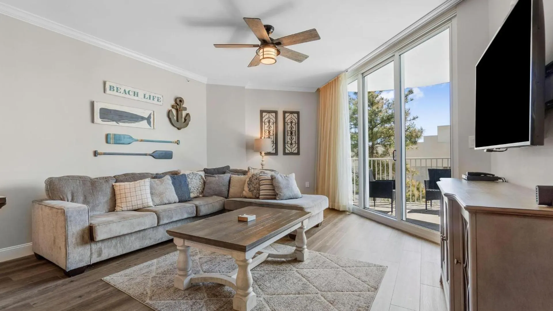 Apartment 1206 Pod