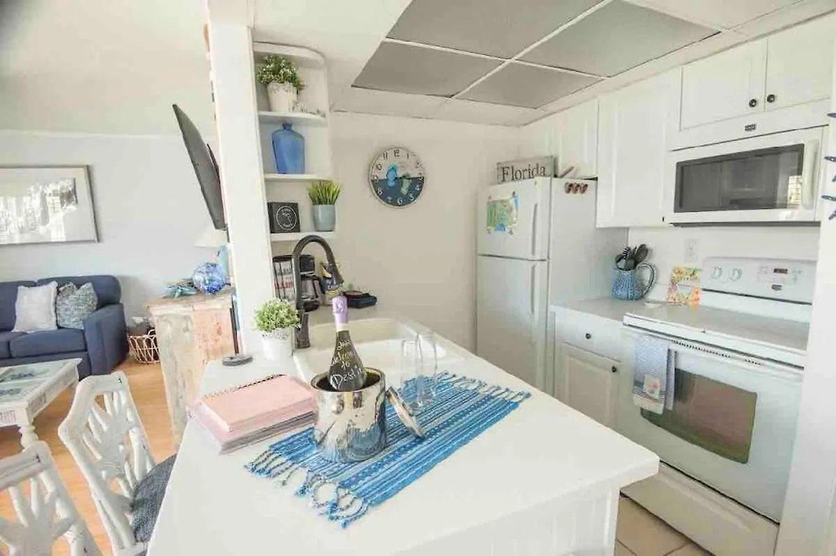 Nobles Nest In Apartment *