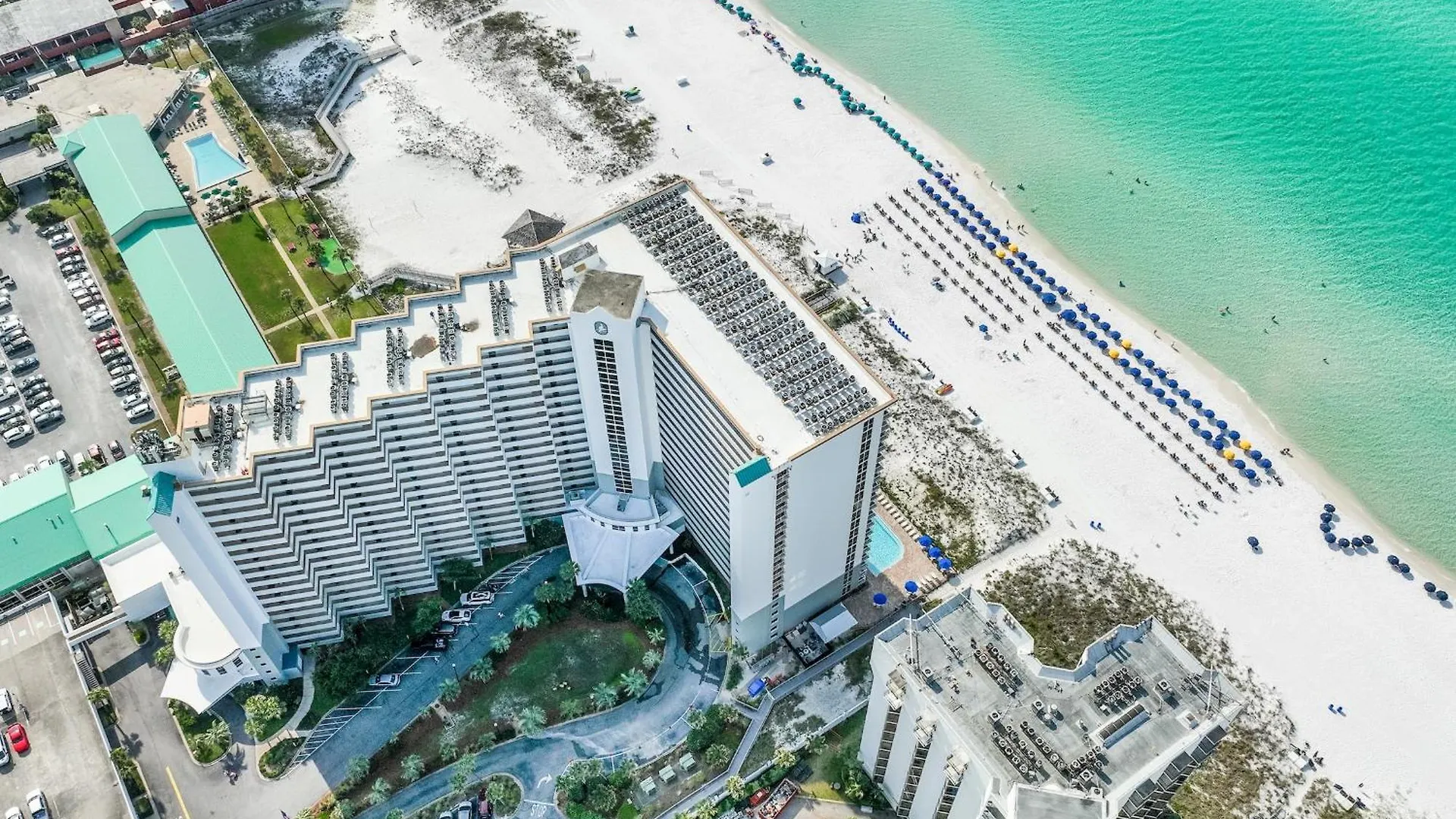 Pelican Aparthotel 3*