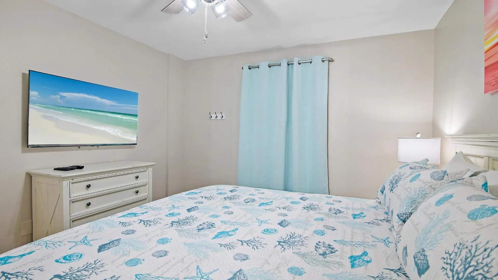 Pelican Aparthotel 3*