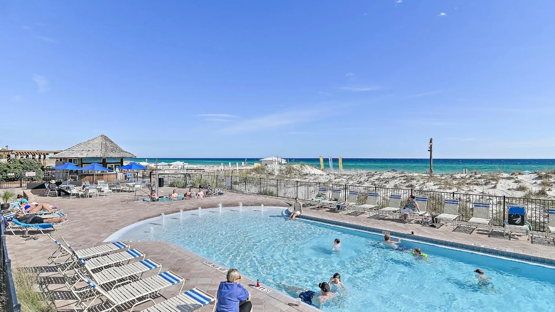Pelican Aparthotel 3*