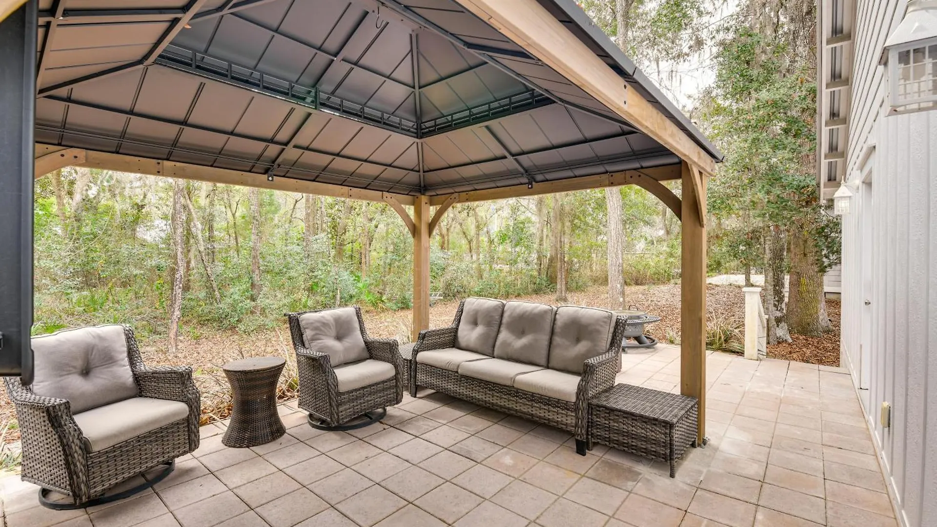 Walk To Choctawhatchee Bay Santa Rosa Home! Holiday home Destin