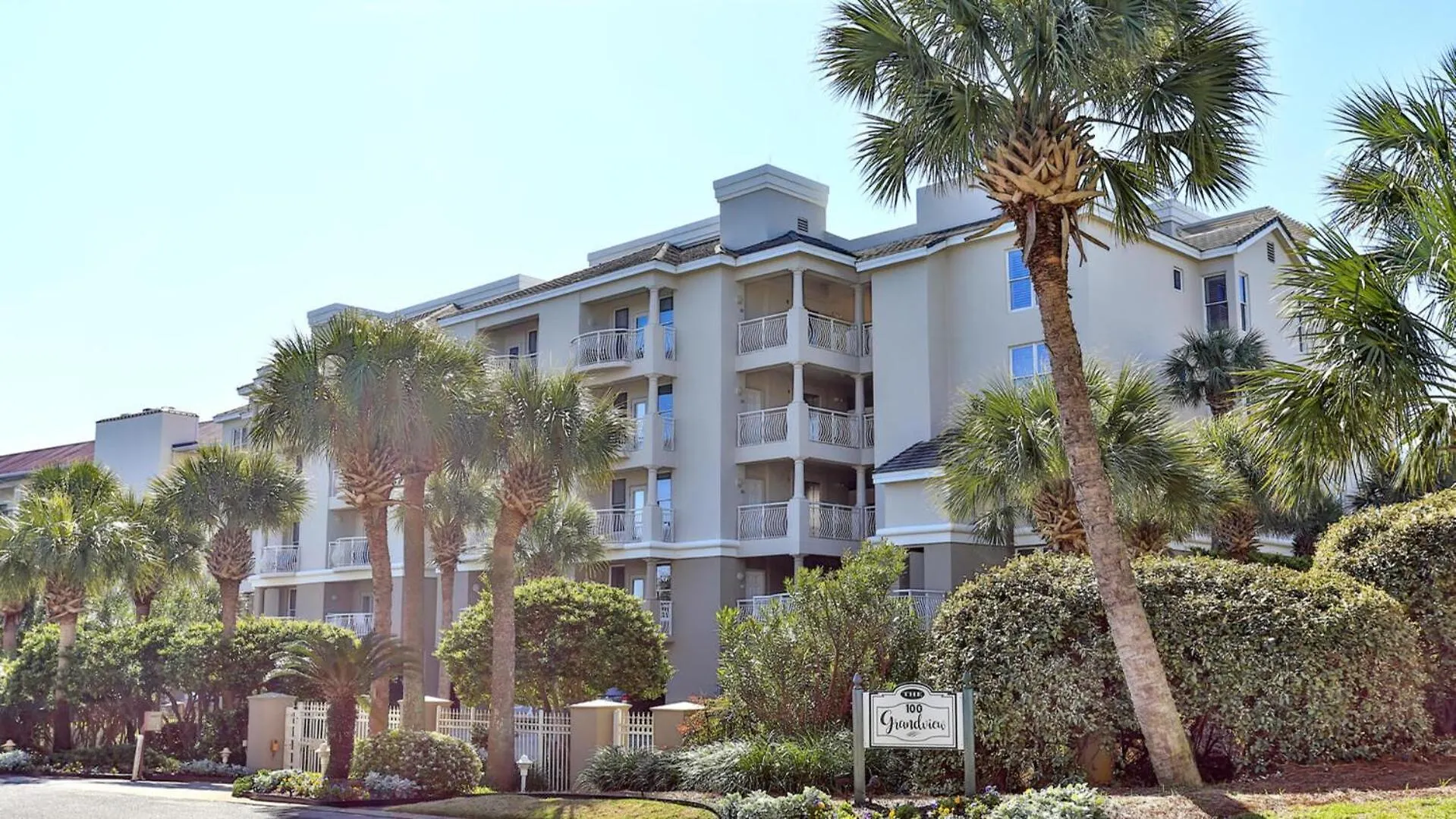 Grandview 102 - Fabulous Front Ground Floor *