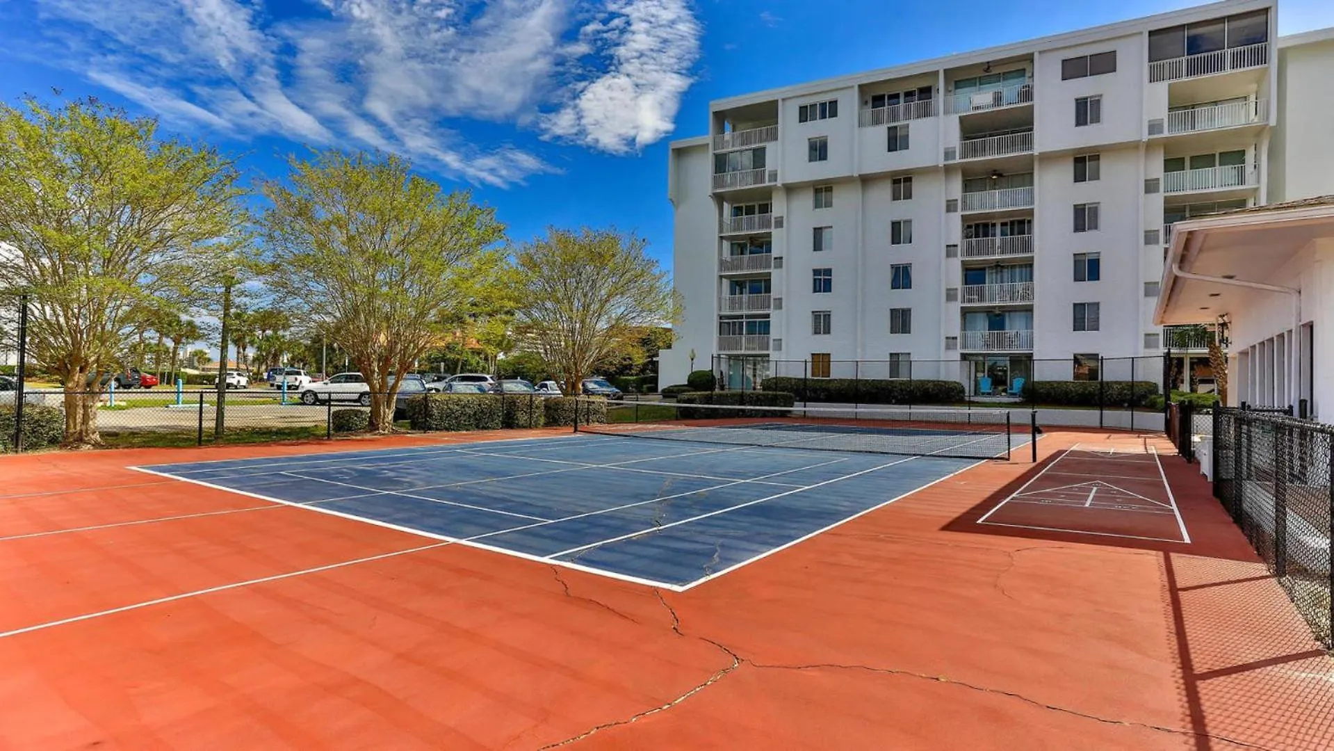 Dolphin Point 402b - 2br On Isle *