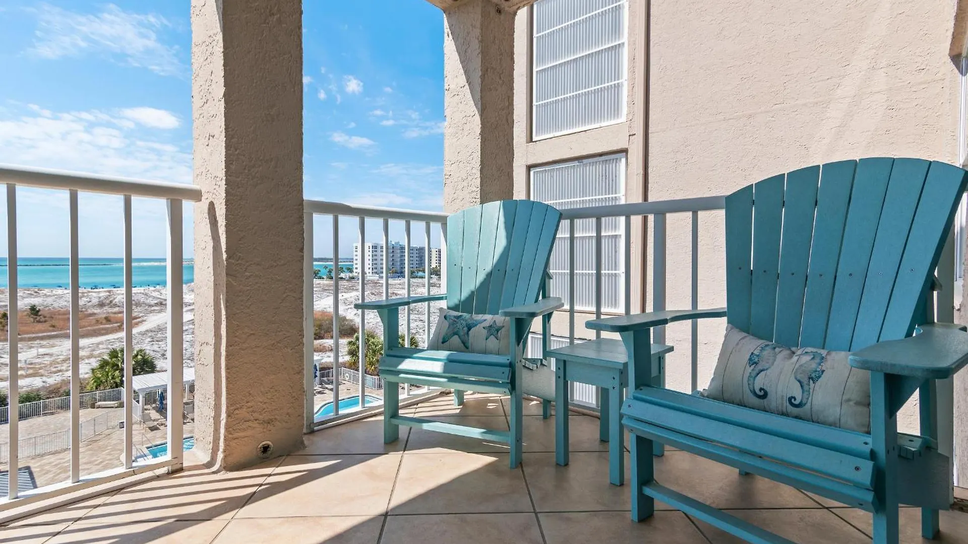 Magnolia House 504 At Pointe Apartment