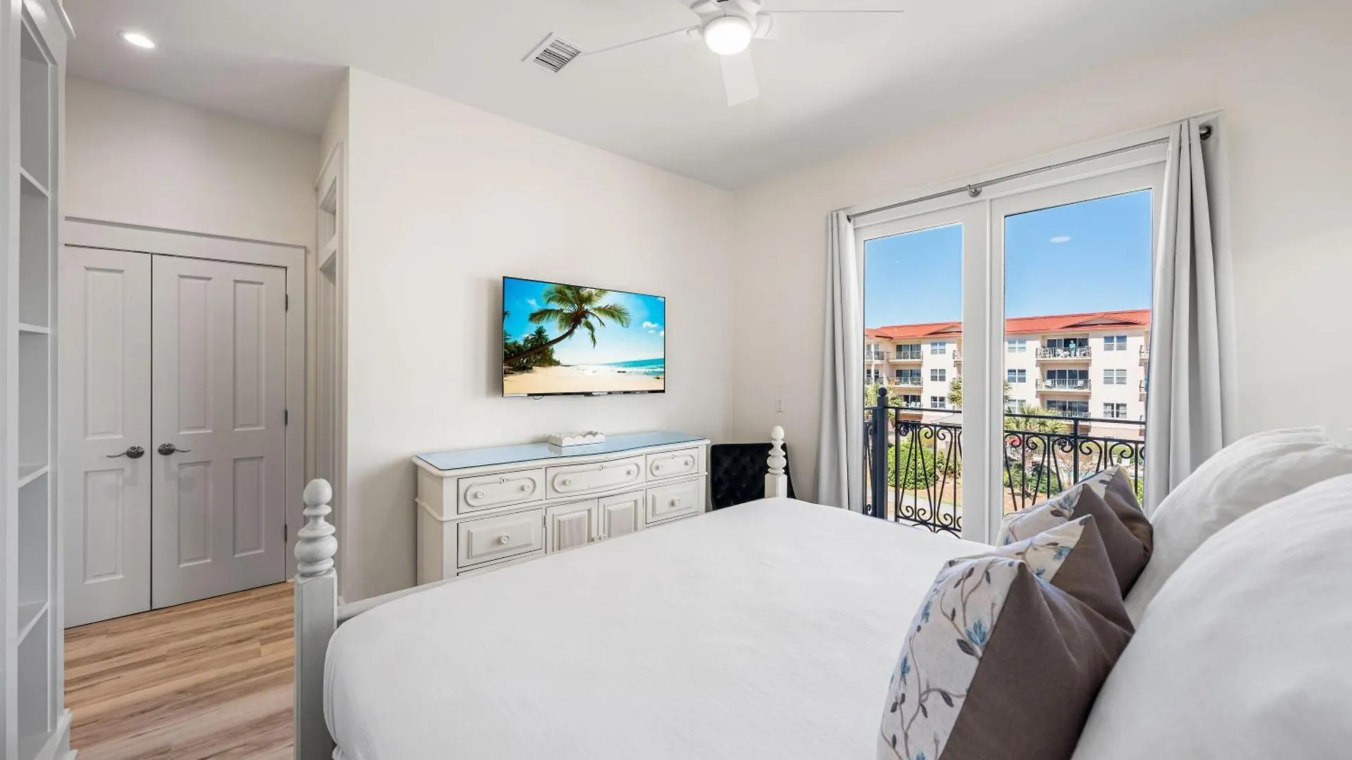 Holiday home Coastal Treasure *