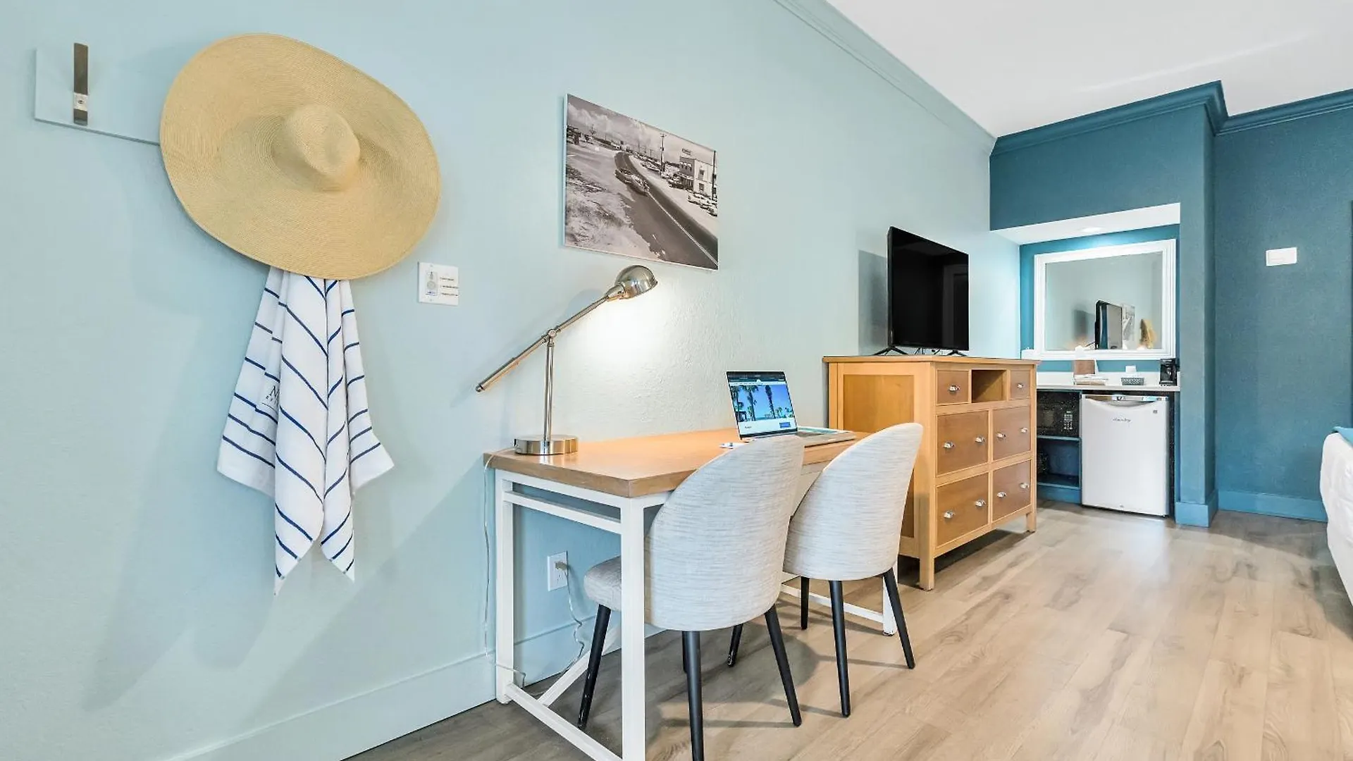 Beachside Hotel
