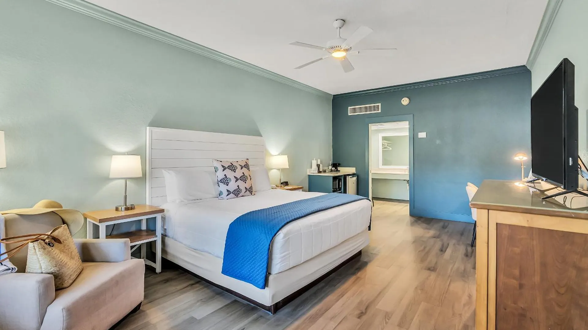 Beachside 3*