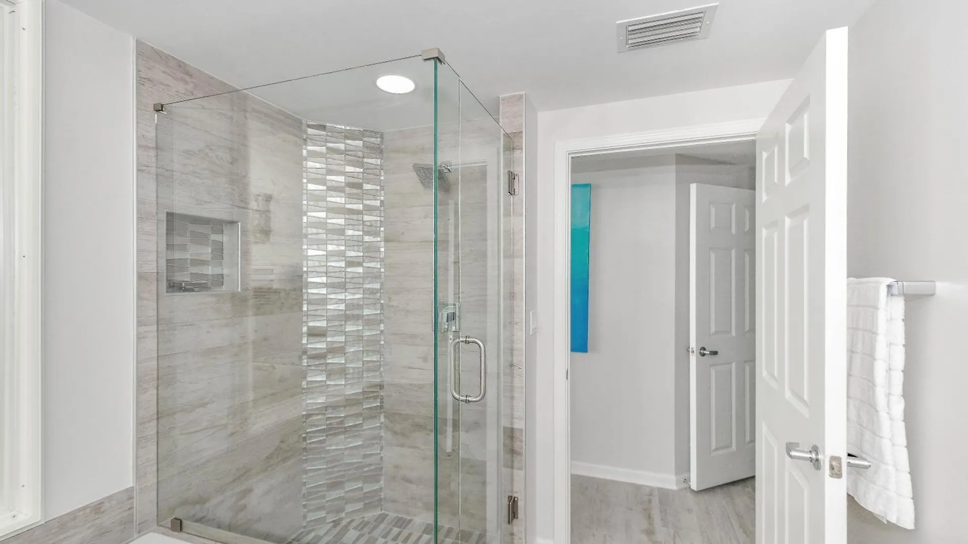 Silver Towers E1504 Apartment *