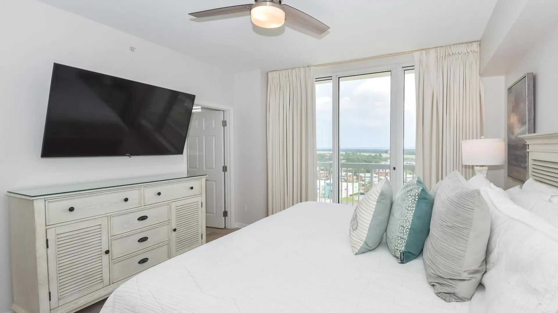 Silver Towers E1504