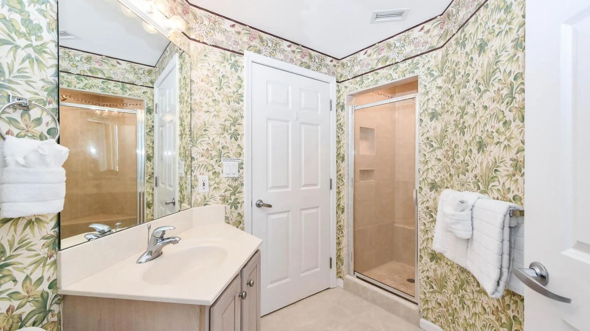 Silver Towers E806 Apartment *