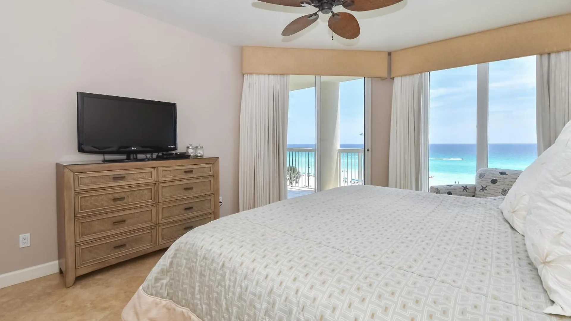 Silver Towers E503 Apartment