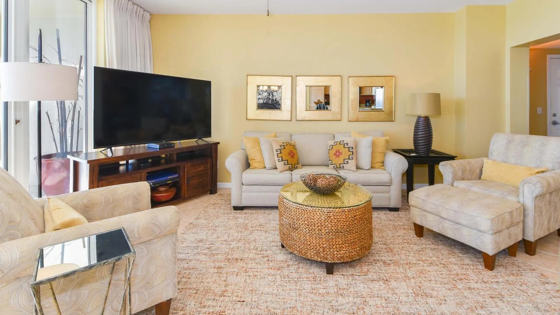 Silver Towers E604 Apartment