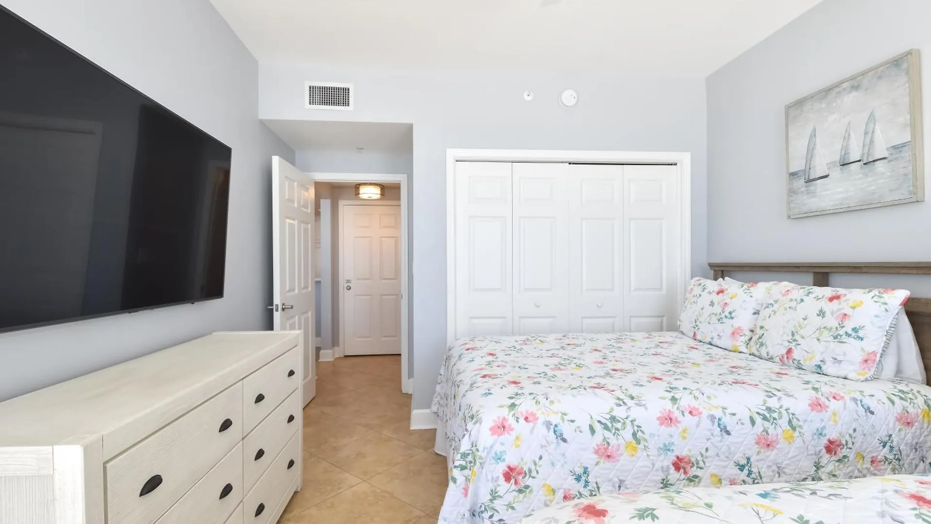 Silver Towers E702 Apartment