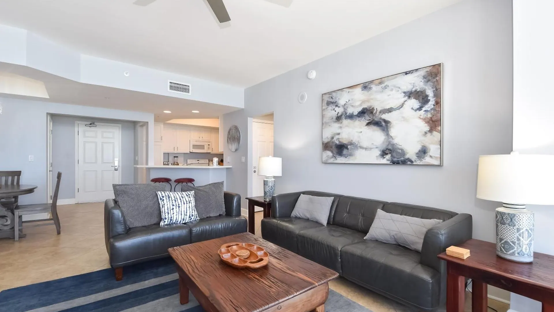 Silver Towers E702 Apartment