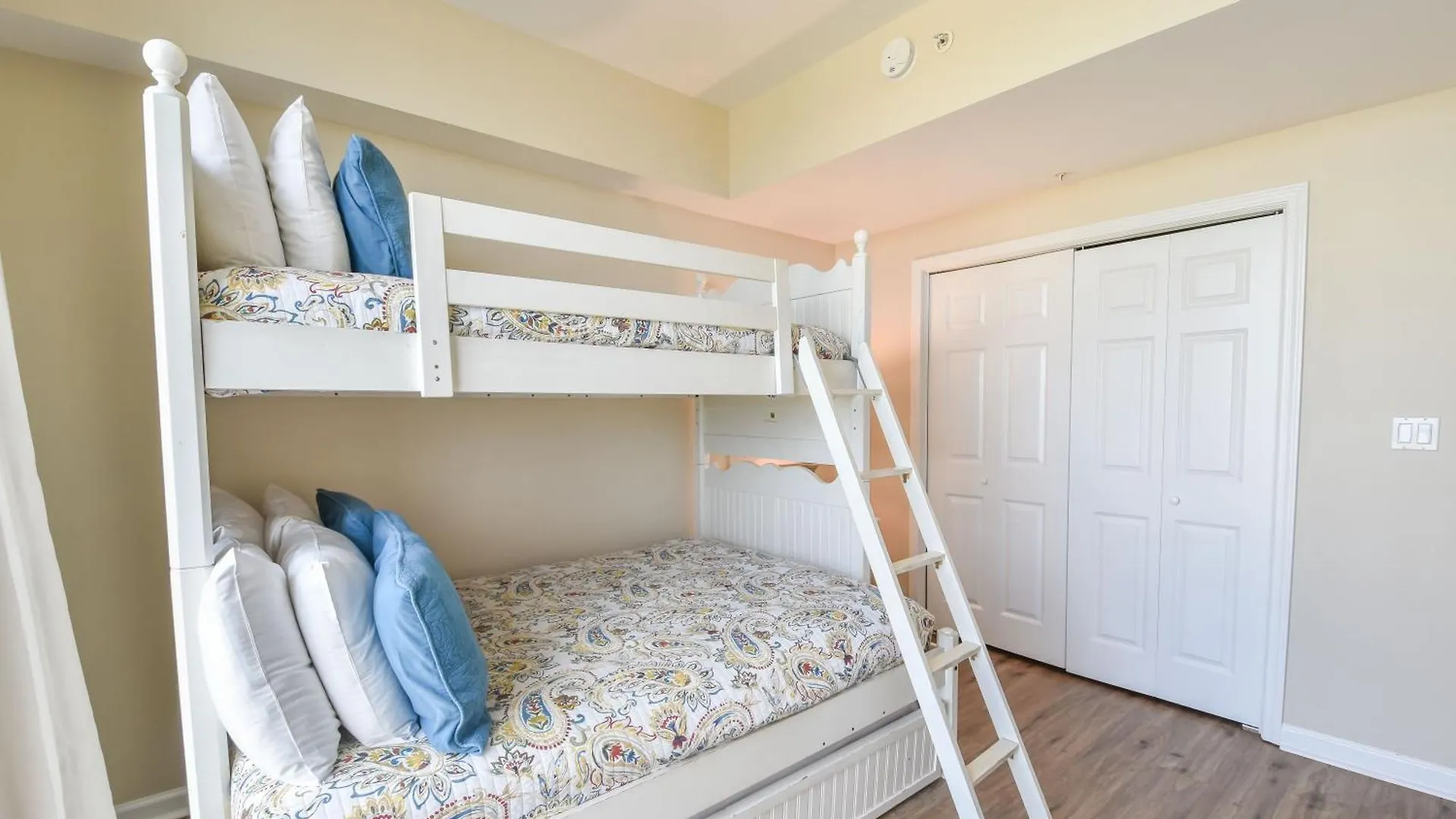 Silver Towers W1203 Apartment *