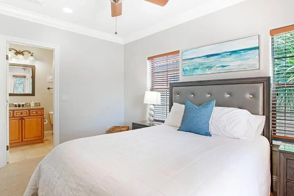Large 5-br In Golf And - 2 Golf Carts *
