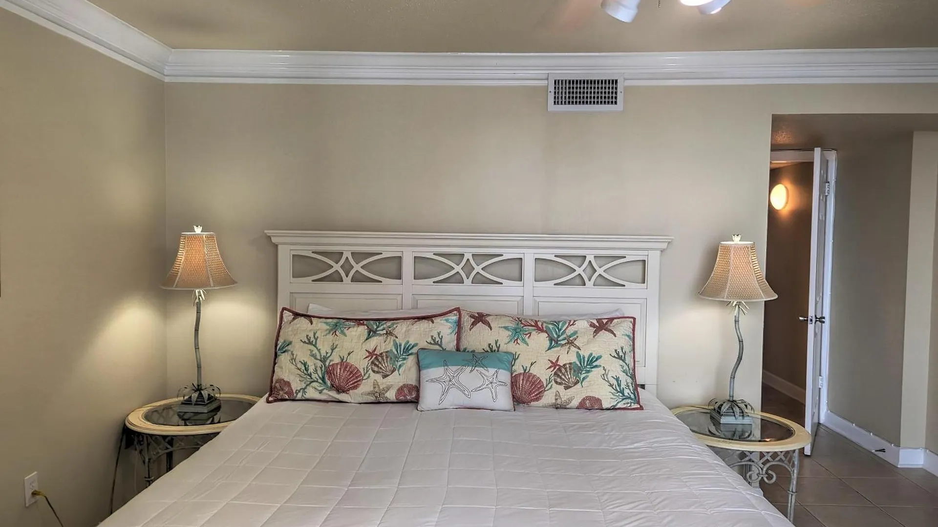 Apartment Slt #2043 - Stunning View! Free Service!