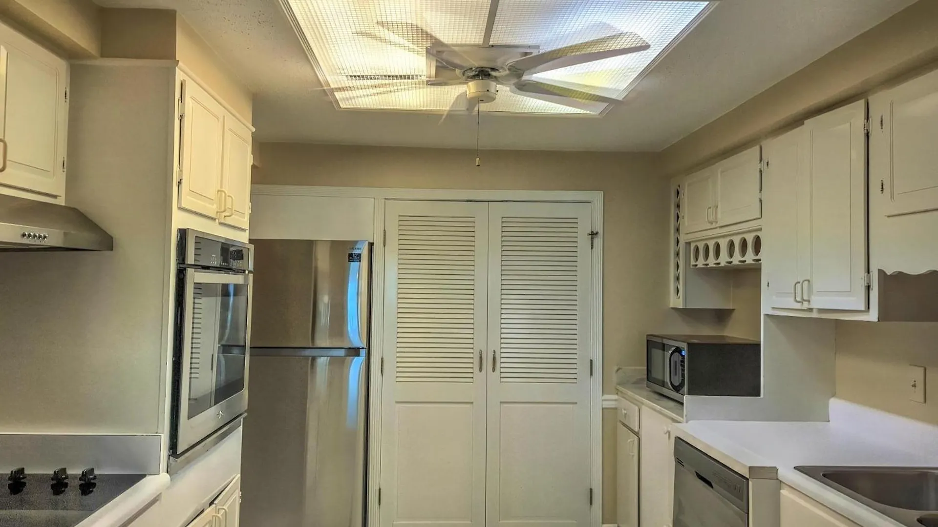 Apartment Slt #2043 - Stunning View! Free Service! *