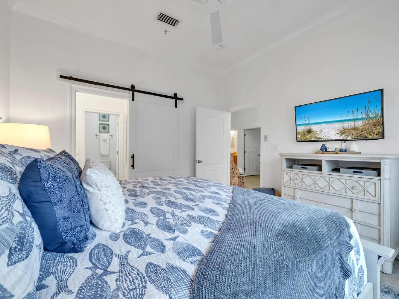 Lakefront 402 Holiday home