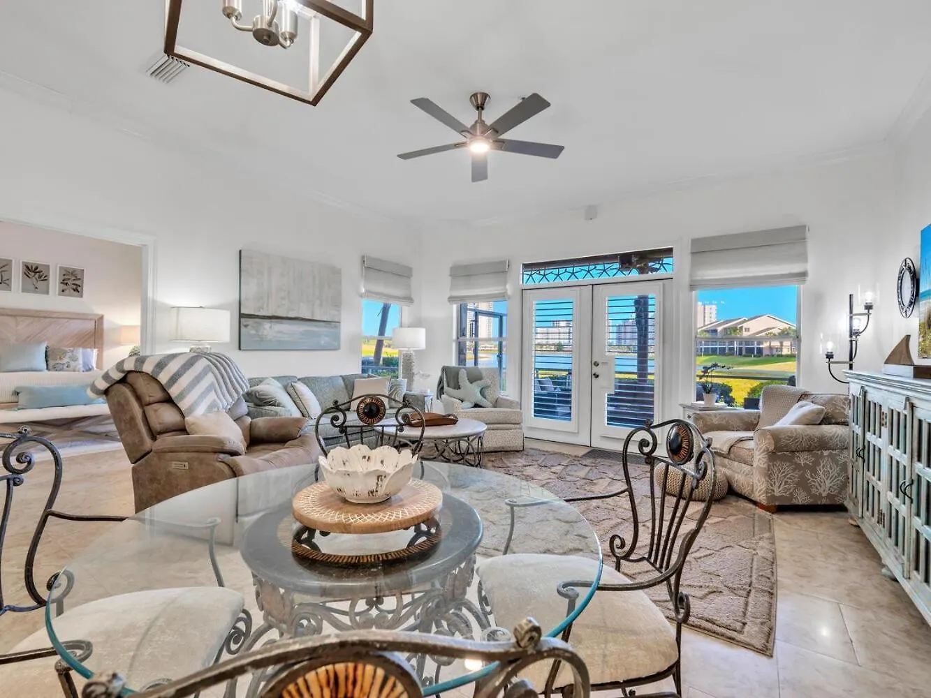 Lakefront 402 Holiday home