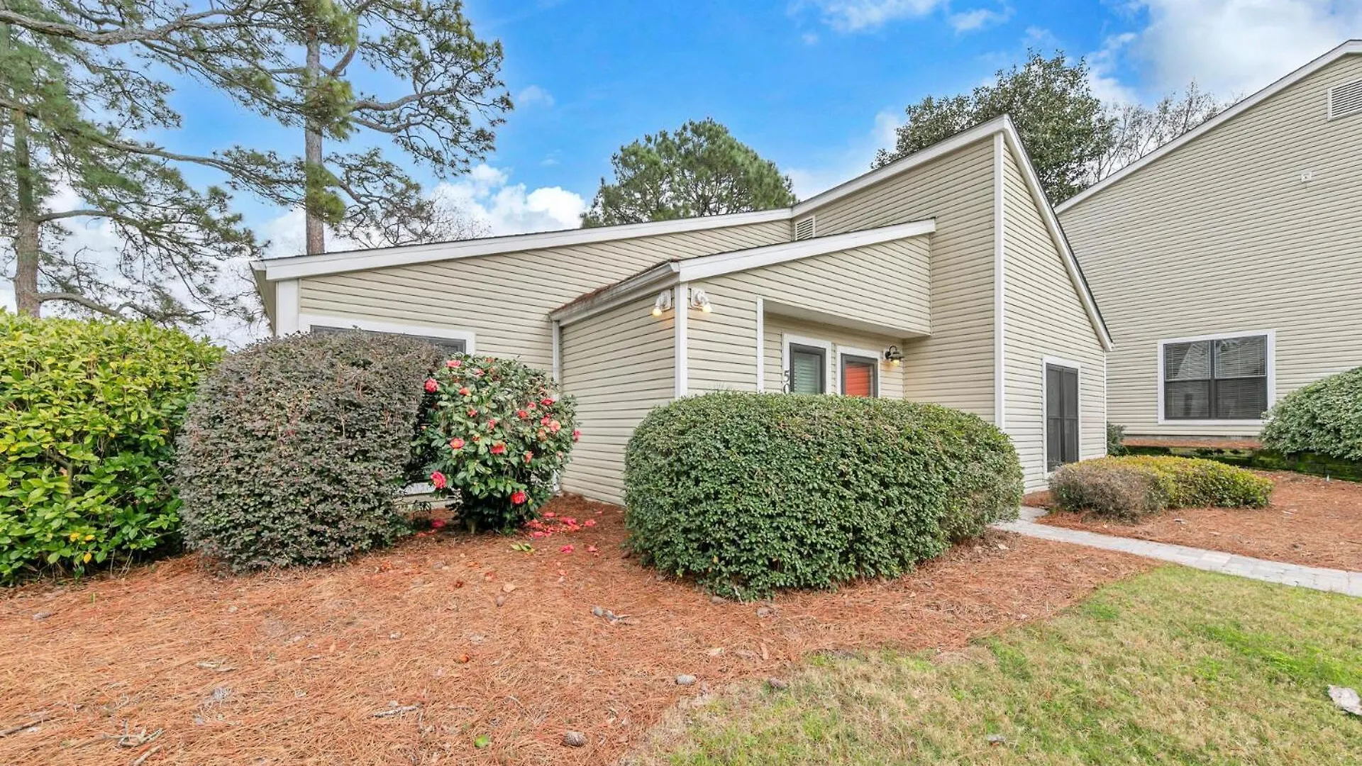 Holiday home Magnolia Village Unit 506 Is A Beautiful 2 Bed 2 Bath Located In Sandestin Golf And Destin