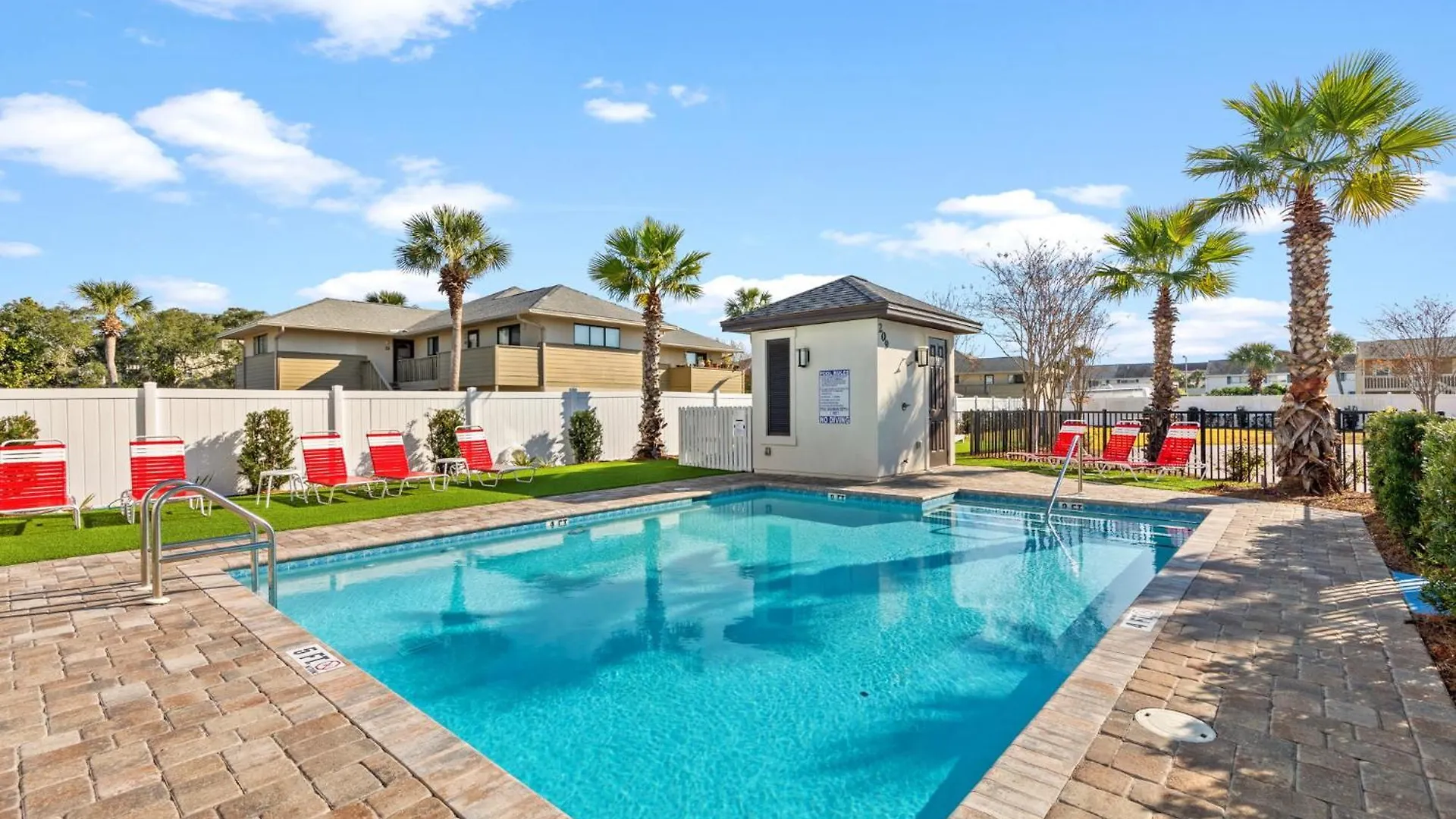 Holiday home Shearwater Chateau With Lsv And Heated Pool
